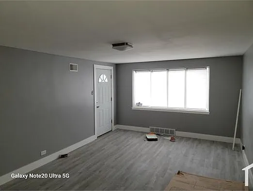 9676 S Oglesby Ave — Photo 2