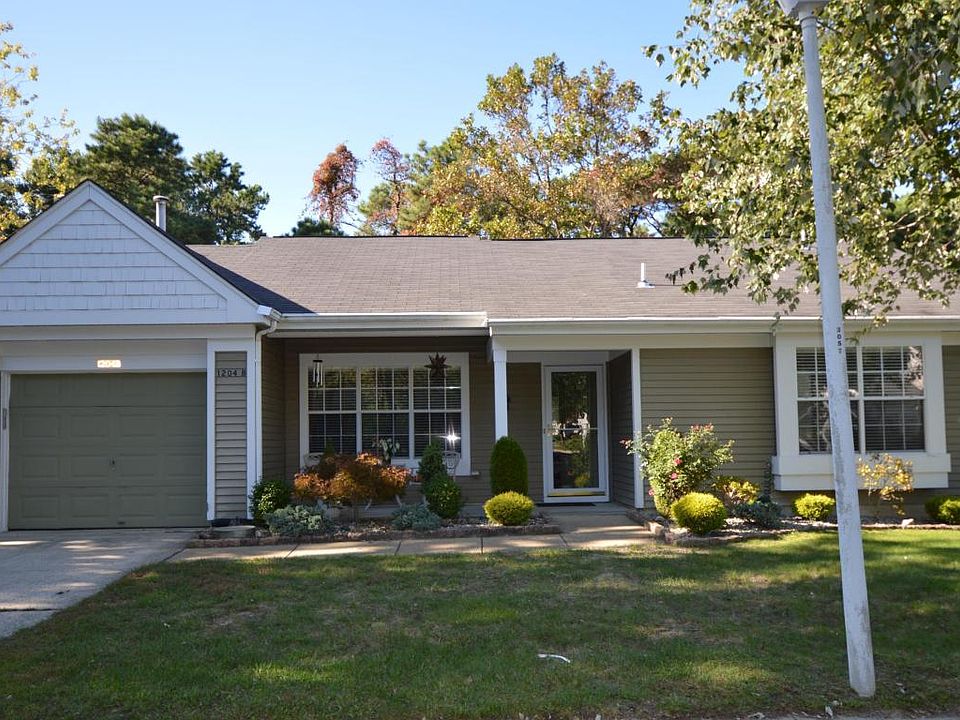 1st image of 1204B Thornbury Ln