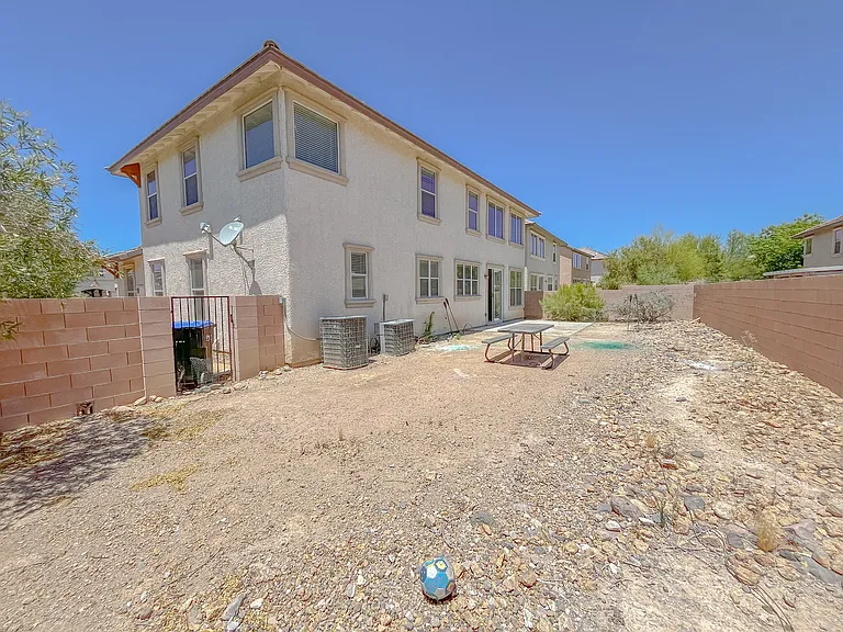 5646 Saint Elias St — Photo 83