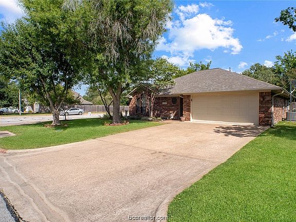 2nd image of 1216 Skyline Ct