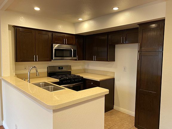 5th image of 615 W Milford St #107