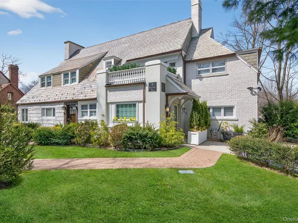 3 Beacon Hill Road, Port Washington, NY 11050