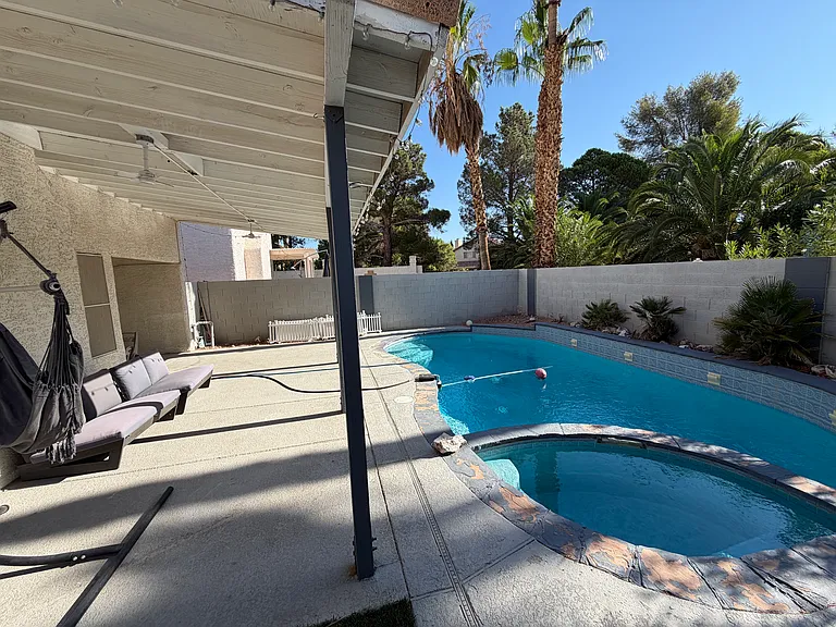 3004 Ocean View Dr — Photo 3