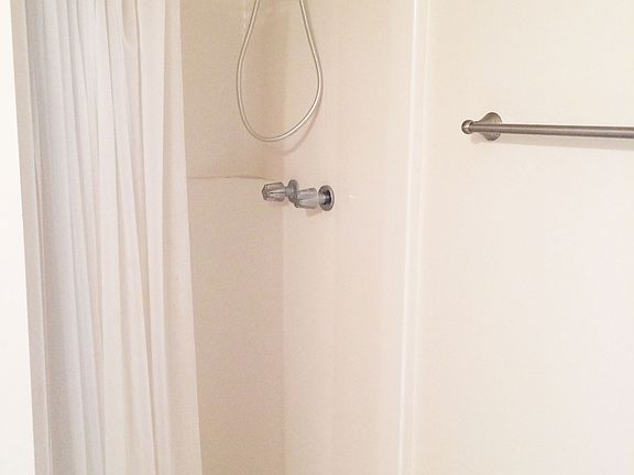 5th image of 498 E Twelve Oaks Dr
