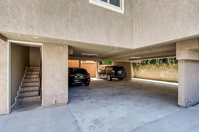 2546 State St — Photo 29