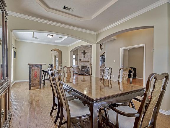The dining and flex room have crown molding, trey ceilings and beautiful arches.