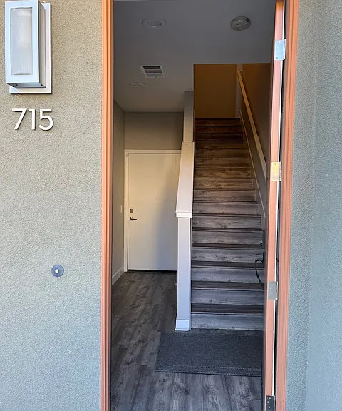 715 Seaside St — Photo 2