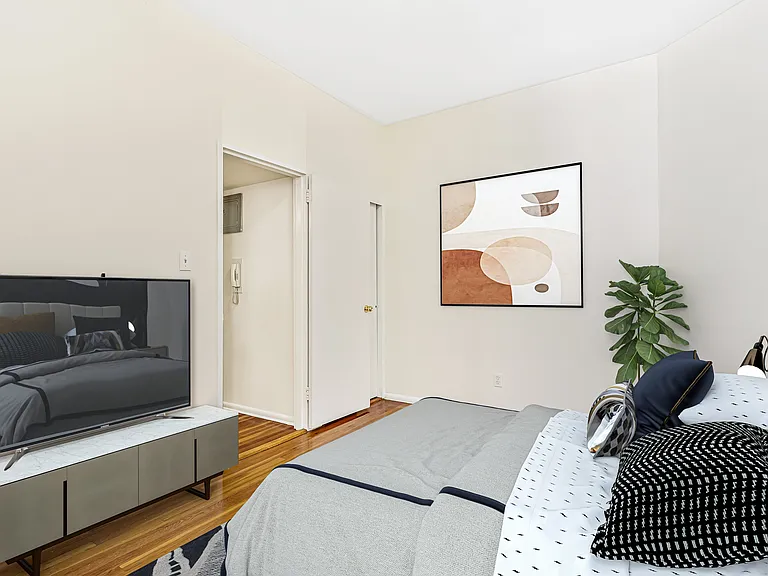 133 E 84th St #3B — Photo 3