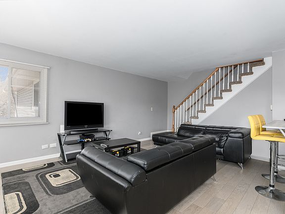 2nd image of 29W649 Winchester Cir N Unit 3