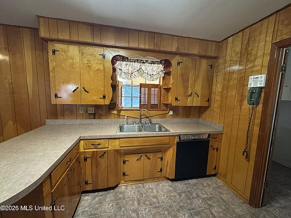 5th image of 102 Brookfield Dr