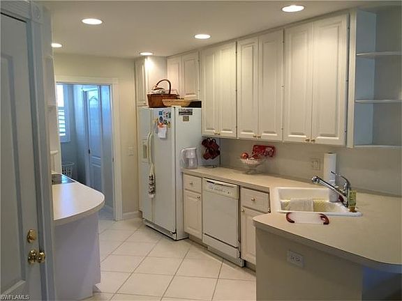 3rd image of 5393 Cove Cir #118