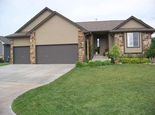 2604 E Fieldstone St, Andover, KS 67002