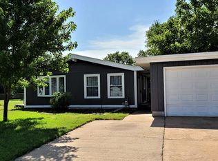 1411 Fairway Ave, Salina, KS 67401