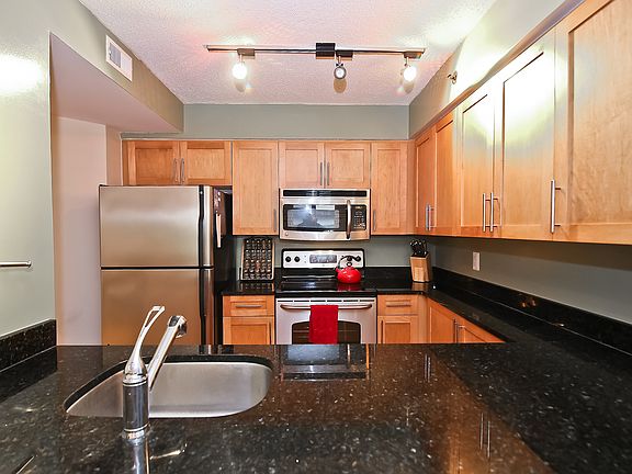 5th image of 7500 Woodmont Ave #S510