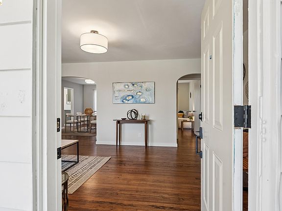 5th image of 904 Wilson Ave