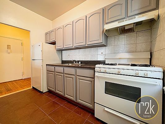 2nd image of 4721 44th St #1F