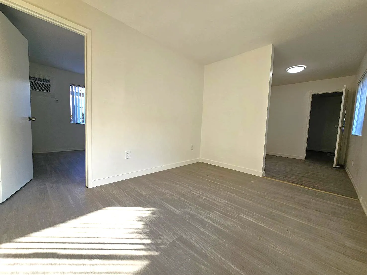 2 bed, 950 sqft, $1,795 — Photo 2