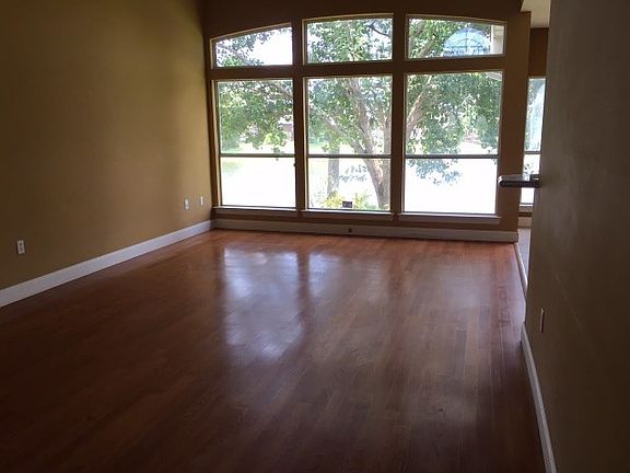 4th image of 10 Mission Hills Dr