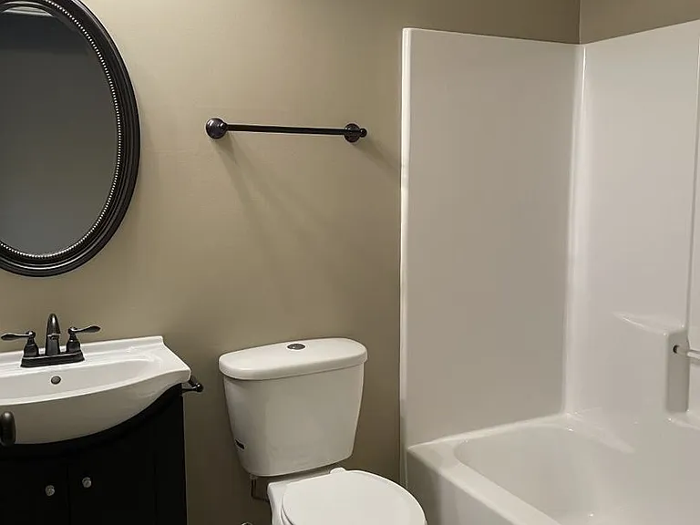 111 Stover Dr — Photo 3