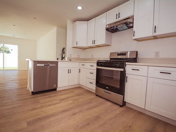5th image of 8252 Bennett Ave #2