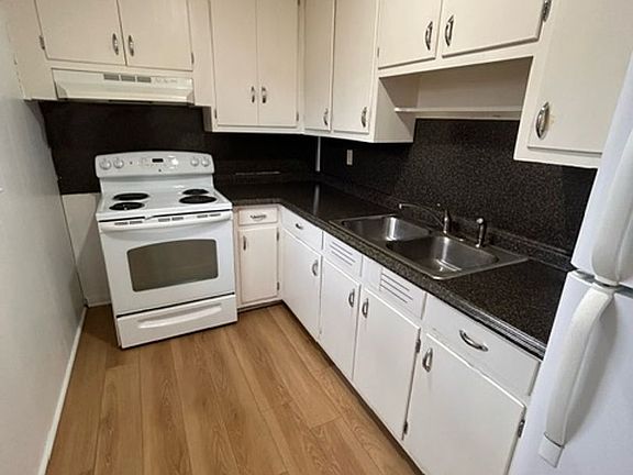 5th image of 440 Rosewood Ave #3