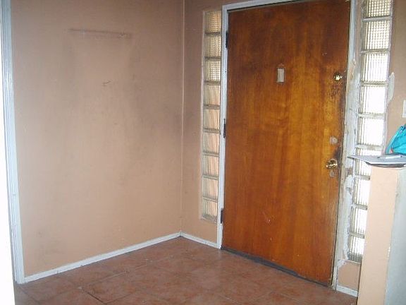 5th image of 10701 E Avenue U