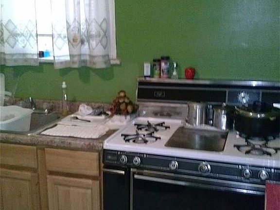 3rd image of 144 Clinton Ave