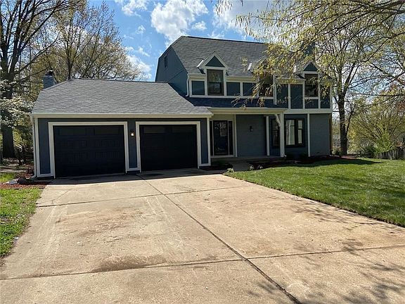 2nd image of 180 NE Rosewood Ct