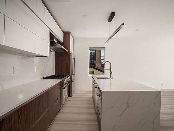 5th image of 2813 Brown St
