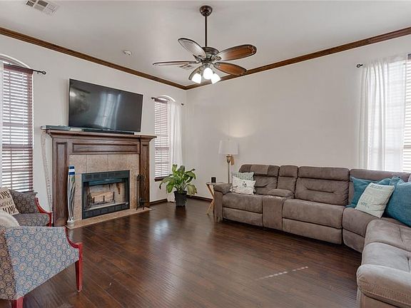 5th image of 12132 SW 18th St