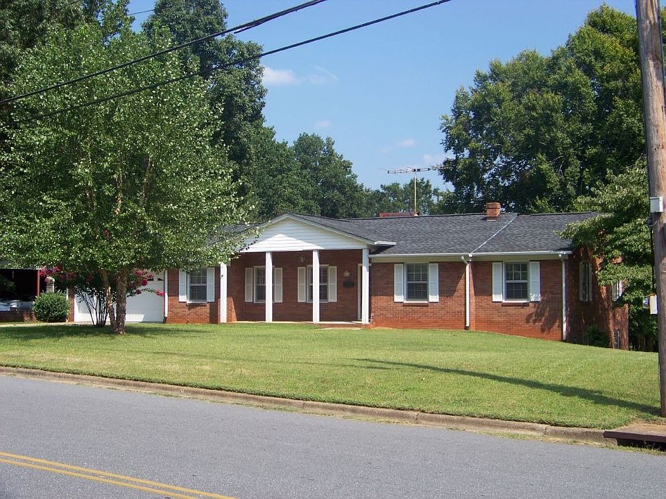 1st image of 804 Woods Dr