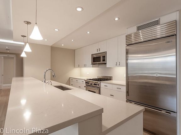 3rd image of 30 W 63rd St APT 14STU