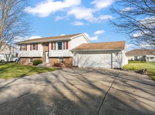 412 Woodbridge Dr, Lowell, IN 46356