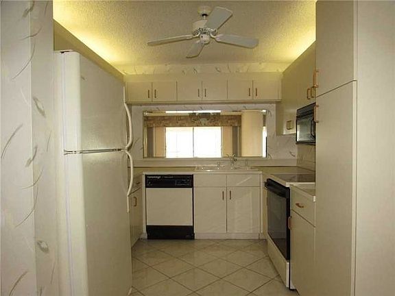 4th image of 7172 S Devon Dr #102