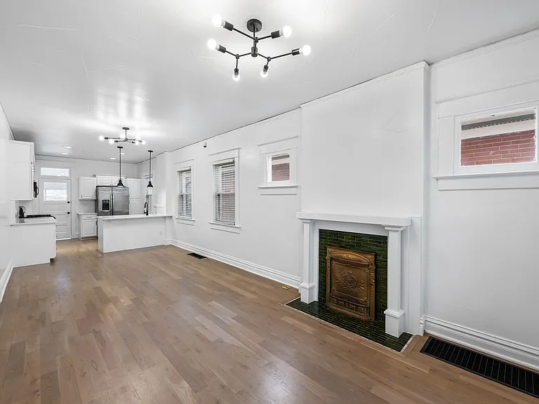 569 S Pearl St — Photo 1