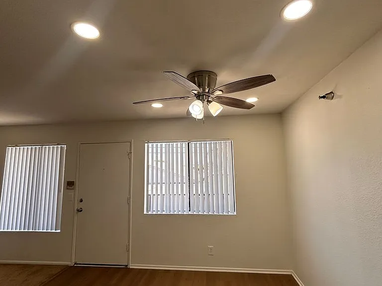 14135 Doty Ave — Photo 5