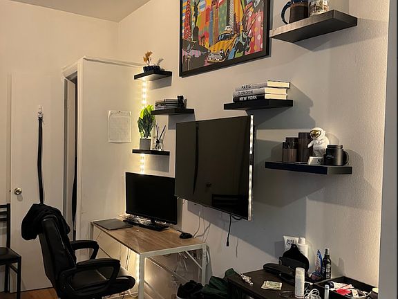 5th image of 202 Thompson St APT 7