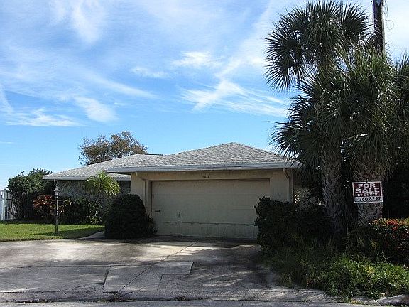 Cul de sac Garage View