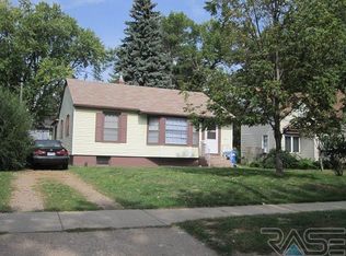 522 NE 5th St, Madison, SD 57042