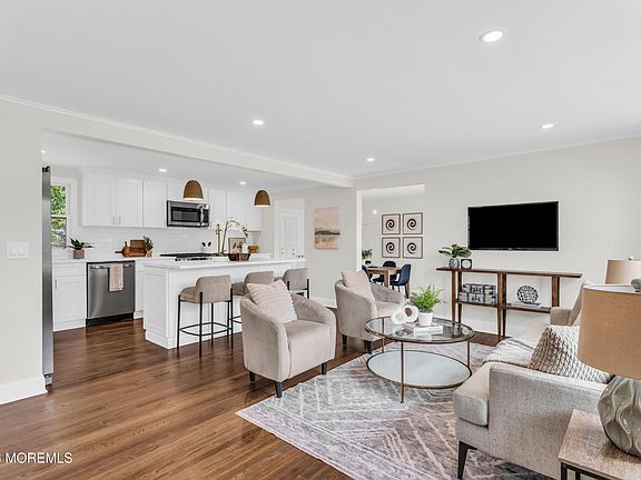 3rd image of 620 Tiller Avenue