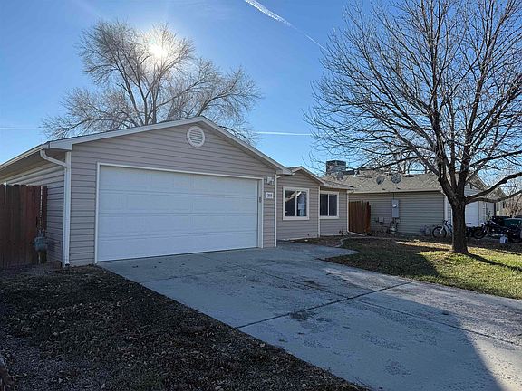 2nd image of 255 Sargent Cir