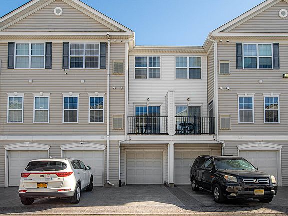 3rd image of 5 Tribeca Ave #509