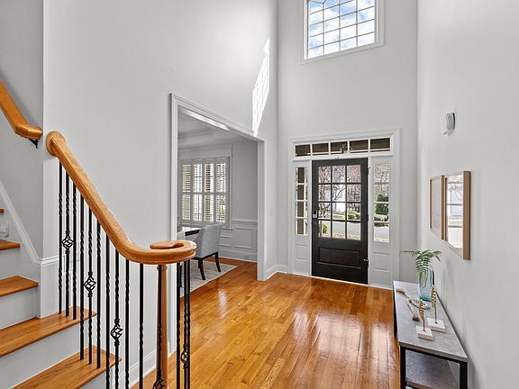 5th image of 308 Stearns Way
