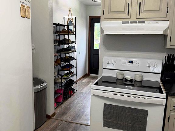5th image of 1702 S Main St
