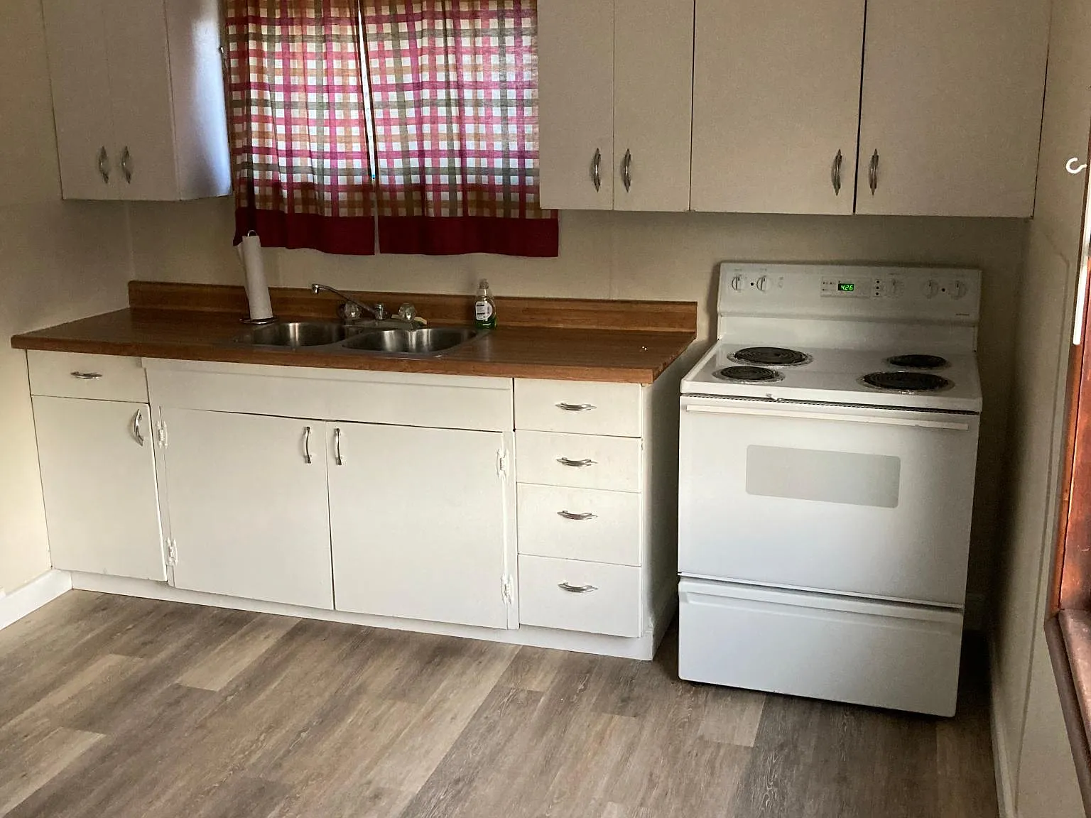 2 bed, $950 — Photo 2