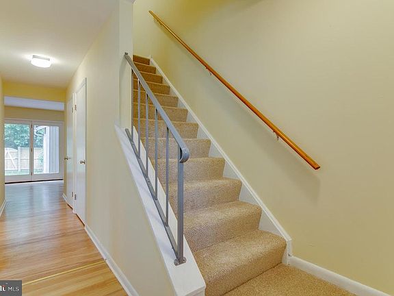 Hallway to dining /living room