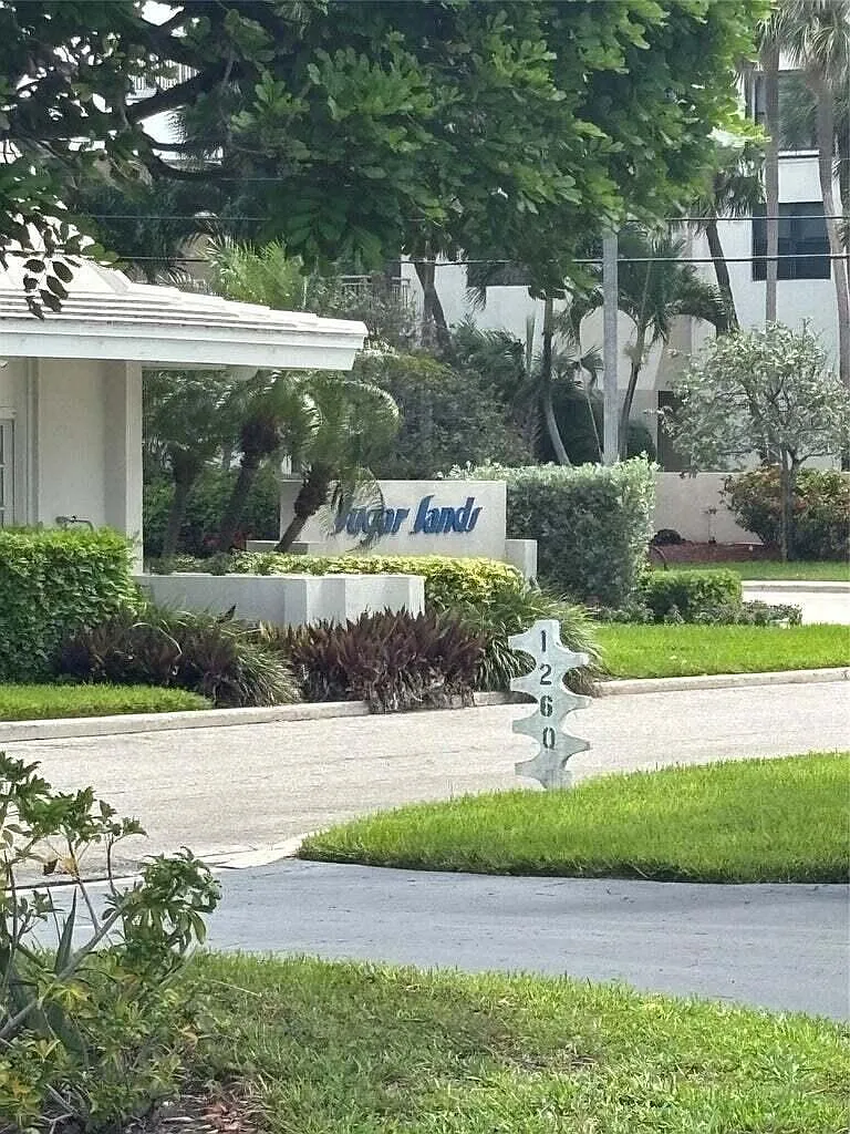 3 bed, 2.0 bath, 1490 sqft, $2,500 — Photo 2