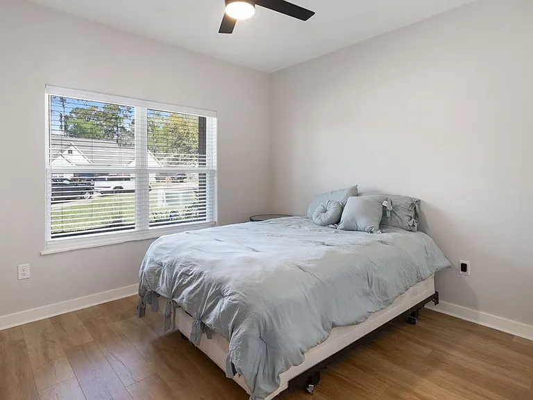 129 Winchester Pl — Photo 2