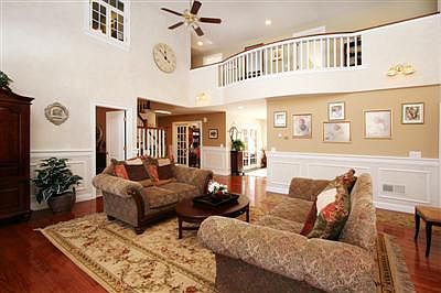 3rd image of 142 Brentwood Lane