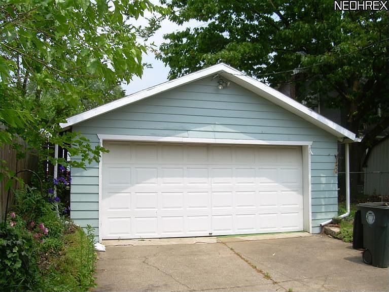 2nd image of 93 E Emerling Ave